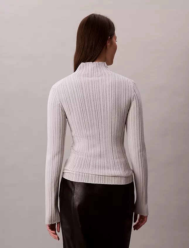 Pullover mit Stehkragen aus Viskosemischung Pullover mit Stehkragen aus Viskosemischung