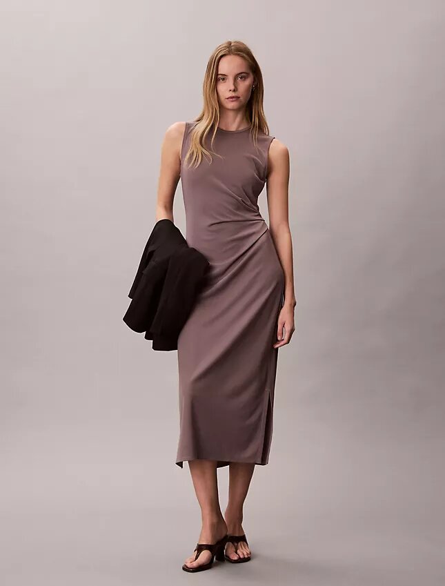 Raffiniertes Jersey-Kleid mit Raffungen Raffiniertes Jersey-Kleid mit Raffungen