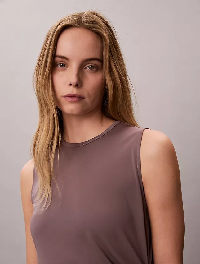 Raffiniertes Jersey-Kleid mit Raffungen Raffiniertes Jersey-Kleid mit Raffungen