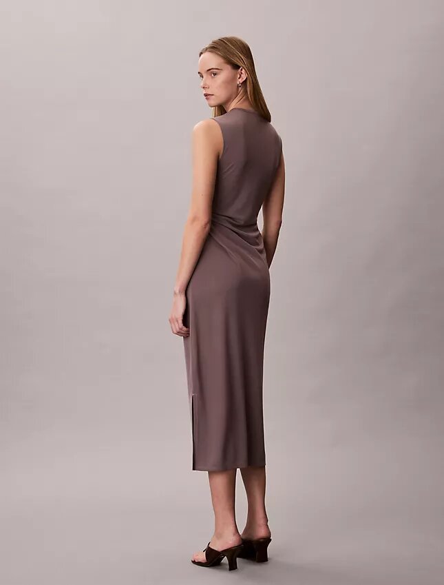 Raffiniertes Jersey-Kleid mit Raffungen Raffiniertes Jersey-Kleid mit Raffungen