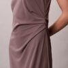 Raffiniertes Jersey-Kleid mit Raffungen Raffiniertes Jersey-Kleid mit Raffungen