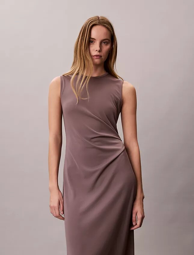 Raffiniertes Jersey-Kleid mit Raffungen Raffiniertes Jersey-Kleid mit Raffungen