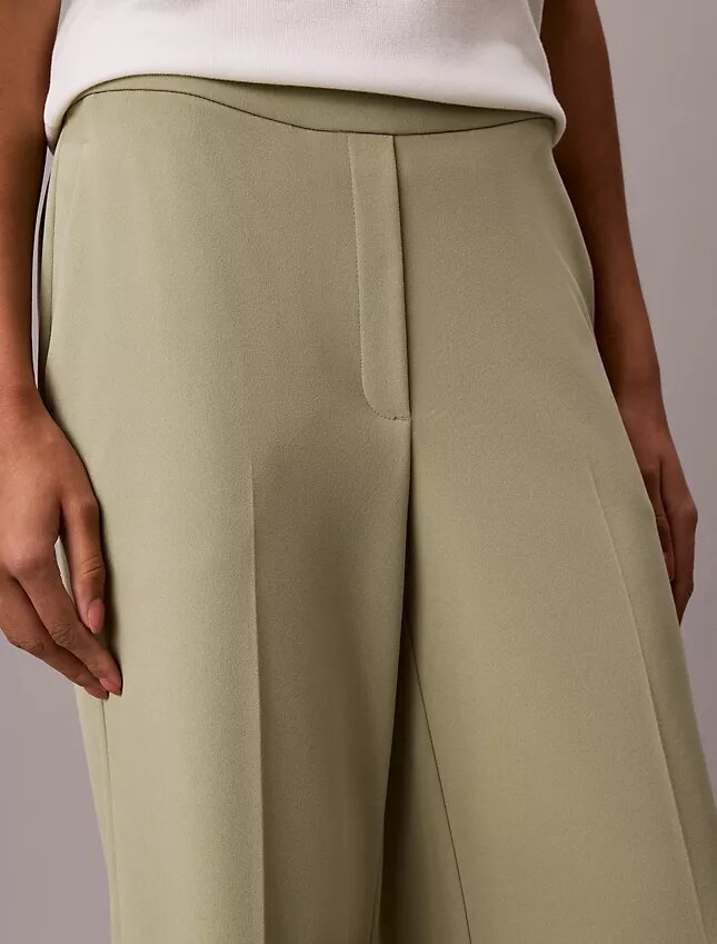 Reisehose aus Stretch-Crêpe Reisehose aus Stretch-Crêpe
