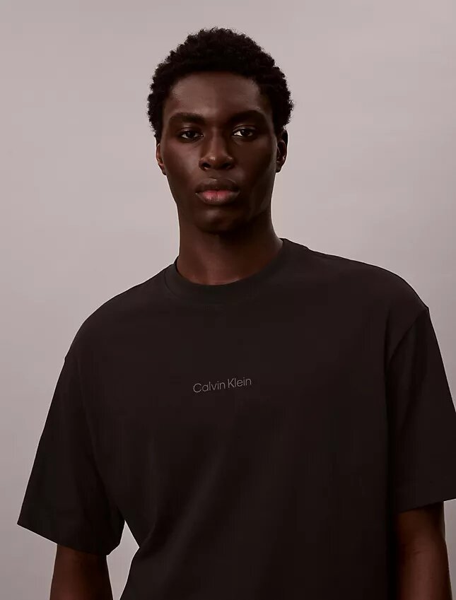Relaxed T-Shirt mit Micro Logo-Grafik Relaxed T-Shirt mit Micro Logo-Grafik