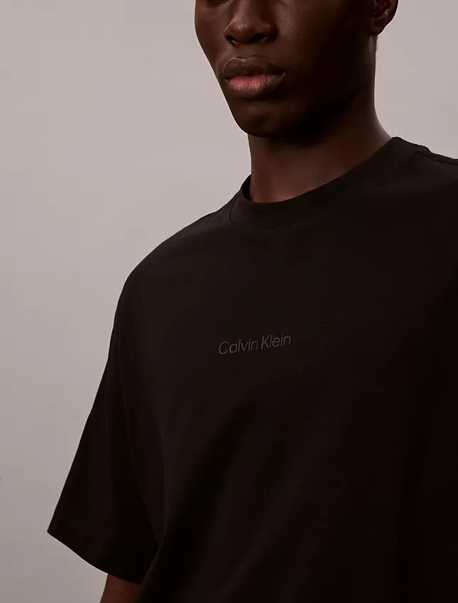 Relaxed T-Shirt mit Micro Logo-Grafik Relaxed T-Shirt mit Micro Logo-Grafik