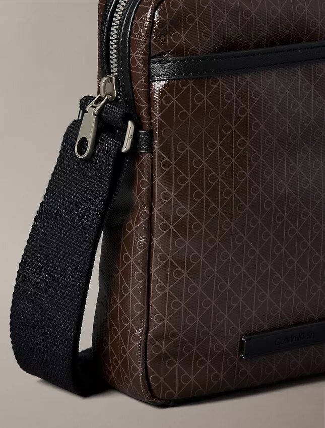 Reporter-Tasche mit durchgehendem Emblem-Logo Reporter-Tasche mit durchgehendem Emblem-Logo
