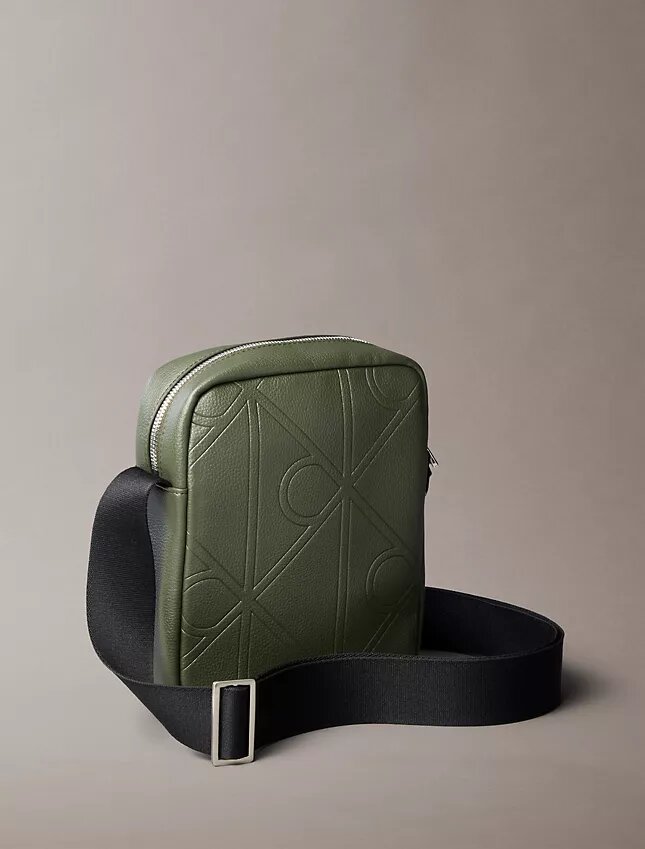 Reporter-Tasche mit durchgängigem geprägten Emblem-Logo Reporter-Tasche mit durchgängigem geprägten Emblem-Logo