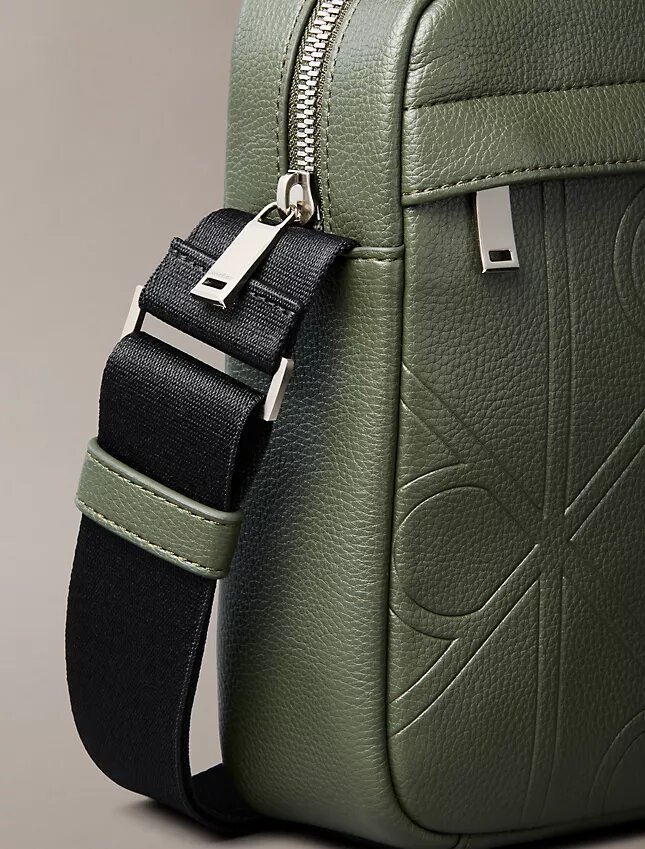 Reporter-Tasche mit durchgängigem geprägten Emblem-Logo Reporter-Tasche mit durchgängigem geprägten Emblem-Logo