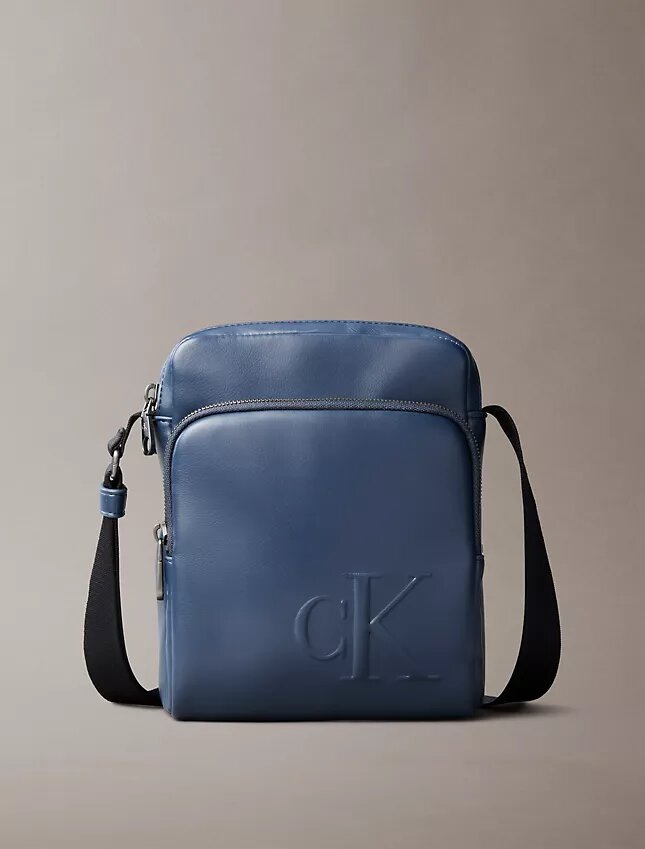 Reporter-Tasche mit geprägtem Monogram-Reißverschlusstasche Reporter-Tasche mit geprägtem Monogram-Reißverschlusstasche