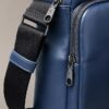 Reporter-Tasche mit geprägtem Monogram-Reißverschlusstasche Reporter-Tasche mit geprägtem Monogram-Reißverschlusstasche