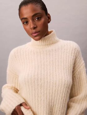 Ripp-Pullover mit weitem Rollkragen Ripp-Pullover mit weitem Rollkragen
