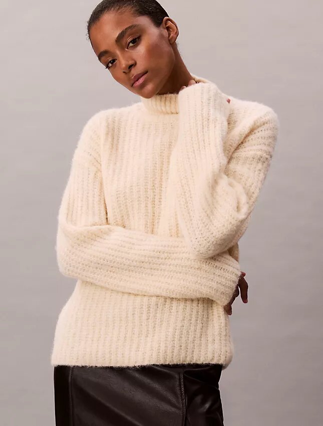 Ripp-Pullover mit weitem Rollkragen Ripp-Pullover mit weitem Rollkragen