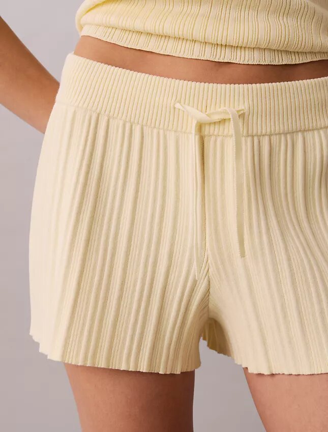 Ripp-Shorts zum Hineinschlüpfen Ripp-Shorts zum Hineinschlüpfen