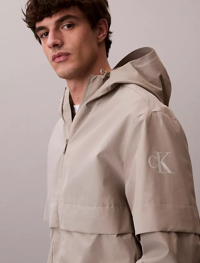 Ripstop-Windjacke mit Kapuze Ripstop-Windjacke mit Kapuze