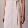 Ärmelloses Kleid aus Leinenmischung mit V-Ausschnitt und Gürtel