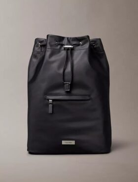 Rucksack aus mattem Nylon mit Kordelzug
