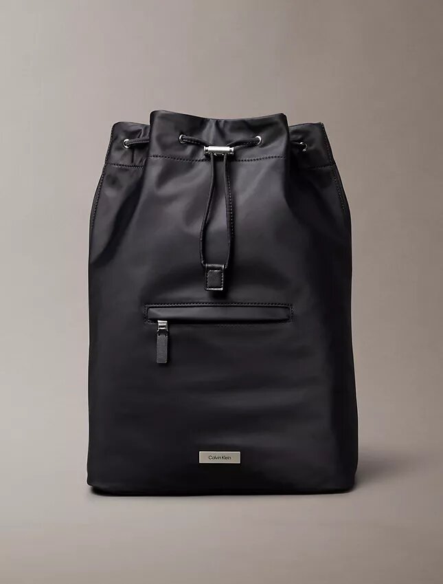 Rucksack aus mattem Nylon mit Kordelzug Rucksack aus mattem Nylon mit Kordelzug