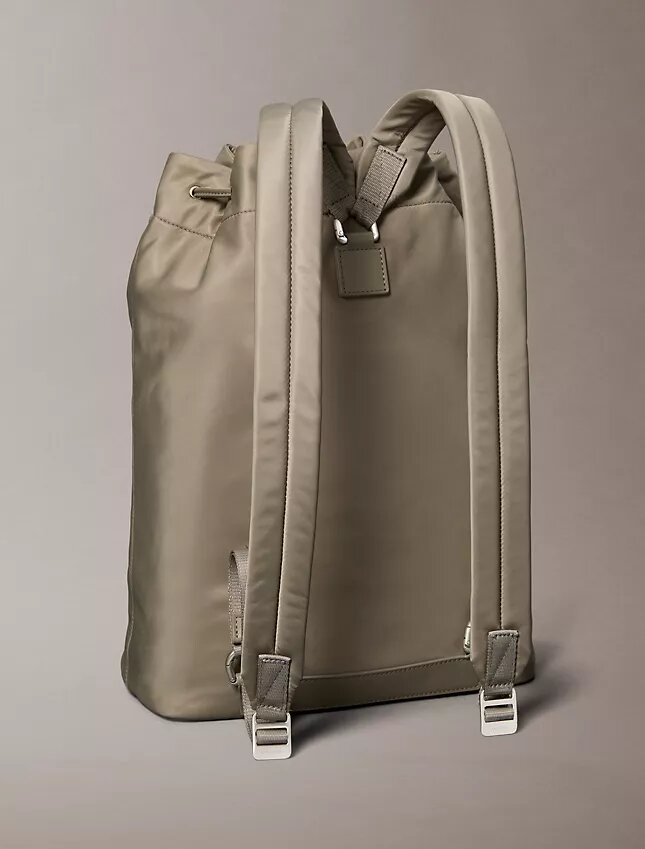 Rucksack aus mattem Nylon mit Kordelzug Rucksack aus mattem Nylon mit Kordelzug