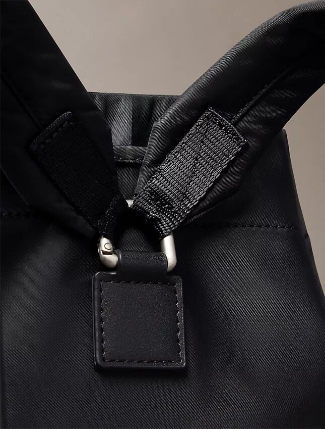 Rucksack aus mattem Nylon mit Kordelzug Rucksack aus mattem Nylon mit Kordelzug