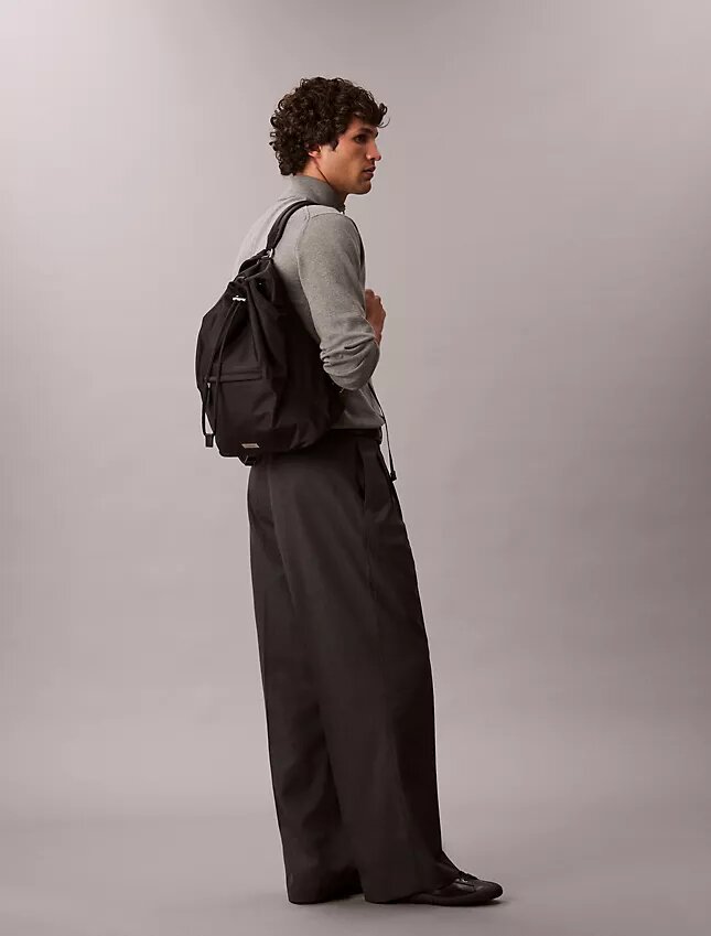 Rucksack aus mattem Nylon mit Kordelzug Rucksack aus mattem Nylon mit Kordelzug