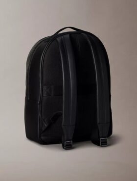 Rucksack mit geprägtem Monogram