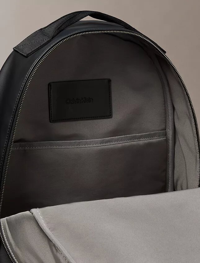 Rucksack mit geprägtem Monogram Rucksack mit geprägtem Monogram