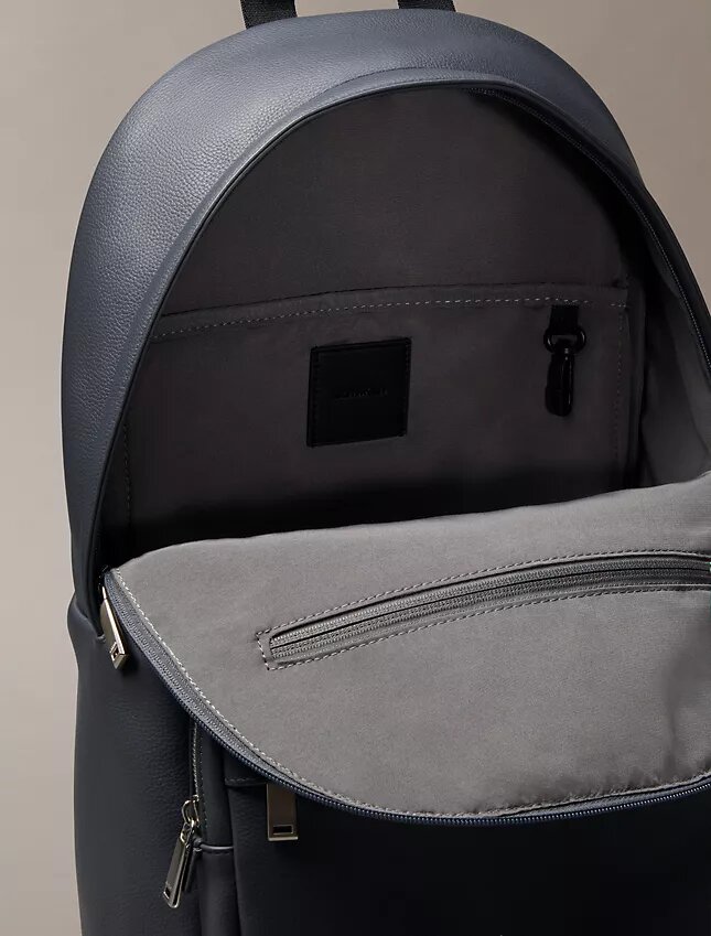Runder Rucksack mit erhabenem Logo Runder Rucksack mit erhabenem Logo