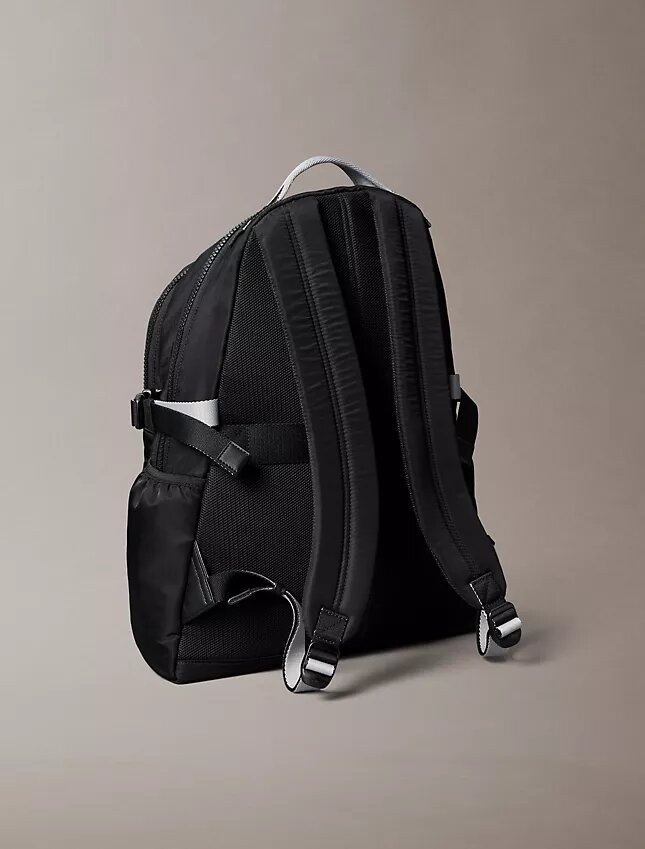 Runder Rucksack mit Mesh-Vorderseite Runder Rucksack mit Mesh-Vorderseite