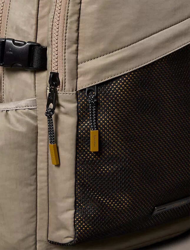Runder Rucksack mit Mesh-Vorderseite Runder Rucksack mit Mesh-Vorderseite