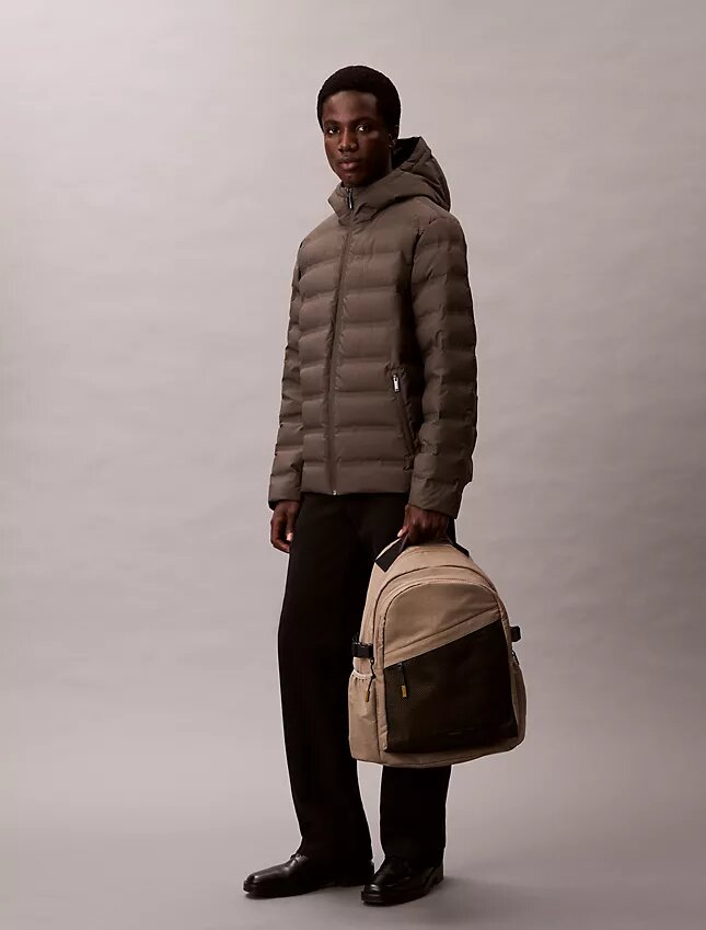 Runder Rucksack mit Mesh-Vorderseite Runder Rucksack mit Mesh-Vorderseite
