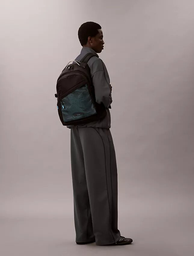 Runder Rucksack mit Mesh-Vorderseite Runder Rucksack mit Mesh-Vorderseite