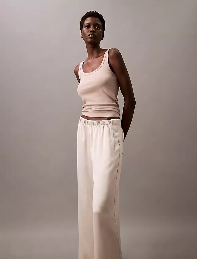 Satin-Hose mit weitem Bein Satin-Hose mit weitem Bein