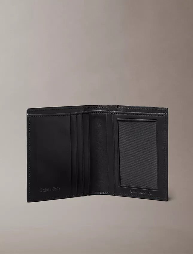 Schlanke Geldbörse mit Logo-Plakette Schlanke Geldbörse mit Logo-Plakette