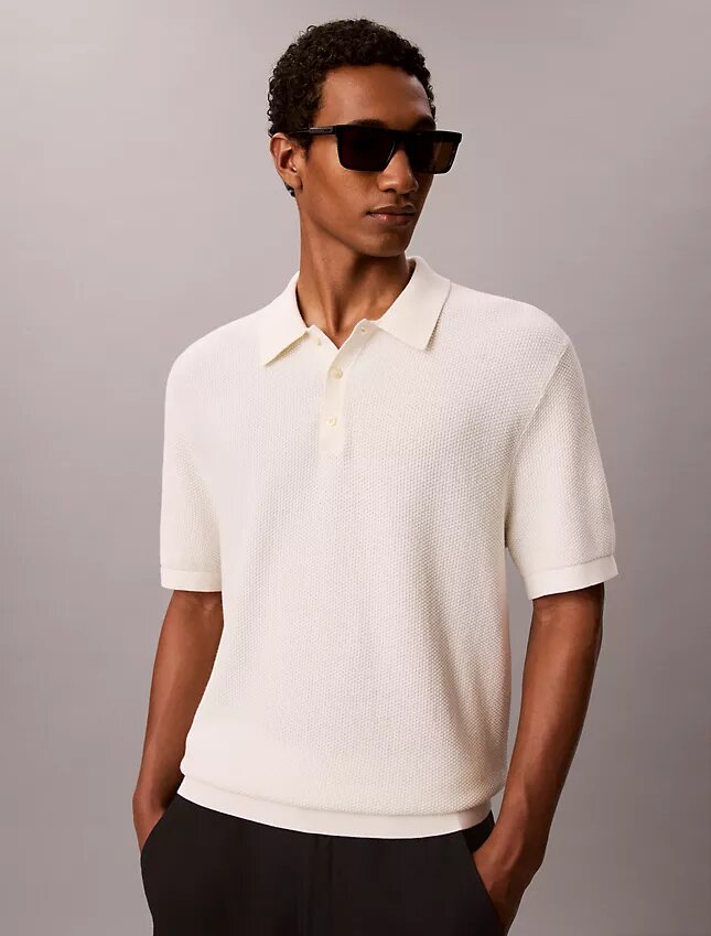 Schlanke Sonnenbrille aus Acetat in modifiziertem Rechteckformat Schlanke Sonnenbrille aus Acetat in modifiziertem Rechteckformat