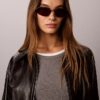 Schlanke Sonnenbrille aus Metall in modifizierter Rechteckform
