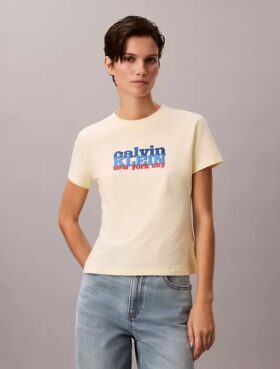 Schlankes T-Shirt mit kontrastierendem Logo-Aufdruck