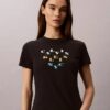 Schmal geschnittenes T-Shirt mit gestuftem Logo-Print Schmal geschnittenes T-Shirt mit gestuftem Logo-Print