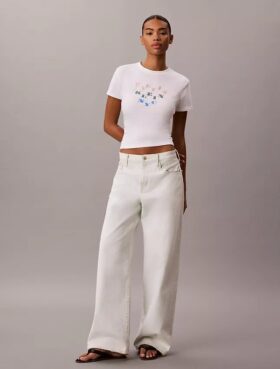 Schmal geschnittenes T-Shirt mit gestuftem Logo-Print