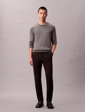 Schmale Chino-Hose aus Baumwollsatin