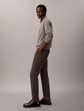Schmale Chino-Hose aus Baumwollsatin