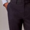 Schmale Chino-Hose aus Baumwollsatin