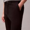 Schmale Chino-Hose aus Baumwollsatin