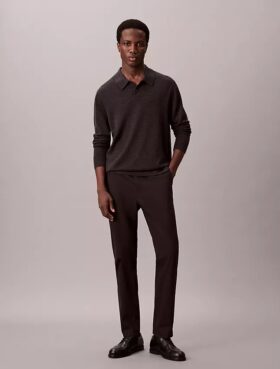 Schmale, konisch zulaufende Chino-Hose aus Baumwollsatin
