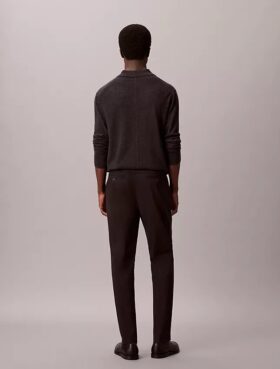 Schmale, konisch zulaufende Chino-Hose aus Baumwollsatin