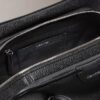 Schultertasche mit Emblem-Logo Schultertasche mit Emblem-Logo