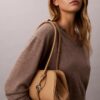 Schultertasche mit Emblem-Logo