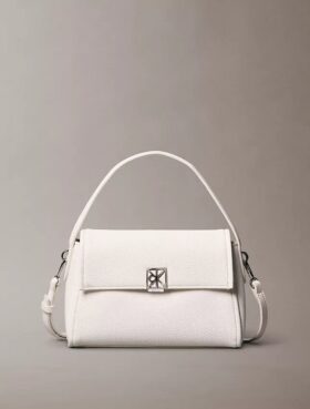 Schultertasche mit Emblem-Logo und Pebble-Muster