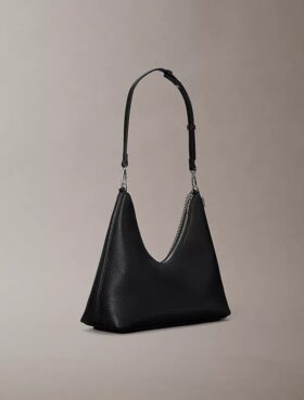 Schultertasche mit Emblem-Logo und Pebble-Muster