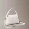 Schultertasche mit Emblem-Logo und Pebble-Muster