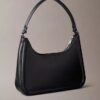 Schultertasche mit geprägtem Monogram Schultertasche mit geprägtem Monogram